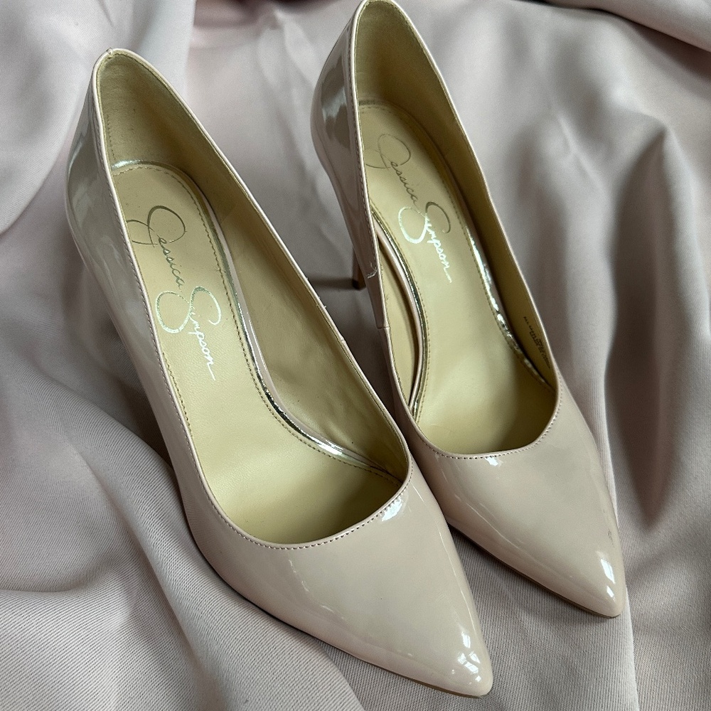 Jessica Simpson pumps